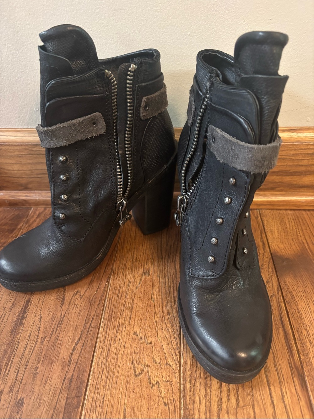 Dolce Vita Black Leather Studded Heeled Ankle Boots
